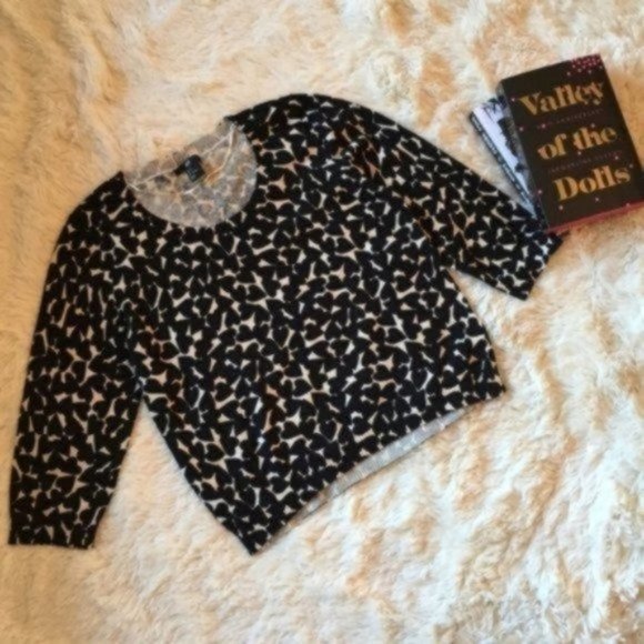 H&M | Sweater | Cropped Sweater with Black Hearts on Cream - Picture 4 of 10